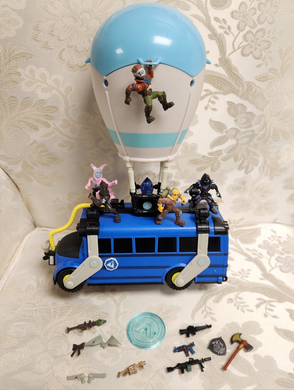 Fortnite Battle Royale Bundle 2" Mini Action Figures with Weapons And Battle Bus
